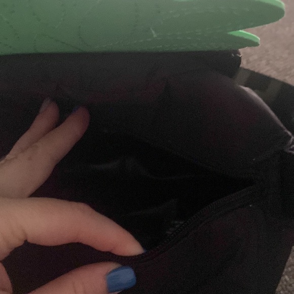 New with tags VS pineapple bag - Picture 2 of 5